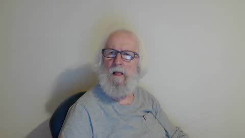 Snapshot of onanister chatting on 02/18/25, 09:20 Somewhere over the rainbow online show from 02/18/25, 09:20