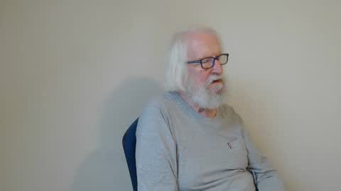 Snapshot of onanister chatting on 02/26/25, 07:42 Somewhere over the rainbow online show from 02/26/25, 07:42