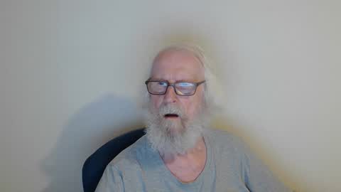 Snapshot of onanister chatting on 09/12/25, 08:09 Somewhere over the rainbow online show from 09/12/25, 08:09