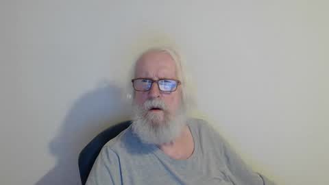 Snapshot of onanister chatting on 09/13/25, 08:08 Somewhere over the rainbow online show from 09/13/25, 08:08