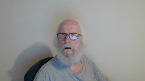 Snapshot of onanister chatting on 09/14/25, 09:03 Somewhere over the rainbow online show from 09/14/25, 09:03