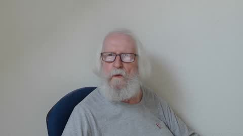 Snapshot of onanister chatting on 09/16/25, 01:56 Somewhere over the rainbow online show from 09/16/25, 01:56