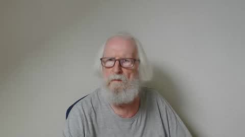 Snapshot of onanister chatting on 09/17/25, 01:57 Somewhere over the rainbow online show from 09/17/25, 01:57