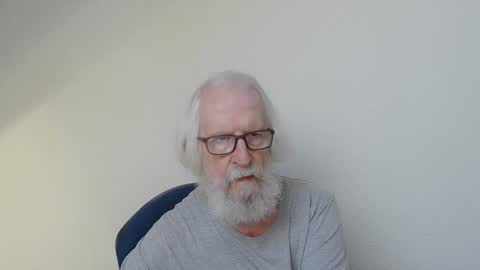 Snapshot of onanister chatting on 09/19/25, 07:32 Somewhere over the rainbow online show from 09/19/25, 07:32