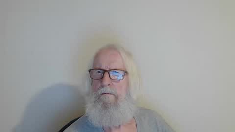 Snapshot of onanister chatting on 11/11/25, 09:15 Somewhere over the rainbow online show from 11/11/25, 09:15