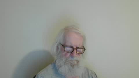 Snapshot of onanister chatting on 11/13/25, 09:36 Somewhere over the rainbow online show from 11/13/25, 09:36