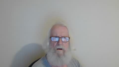 Snapshot of onanister chatting on 11/19/25, 09:15 Somewhere over the rainbow online show from 11/19/25, 09:15