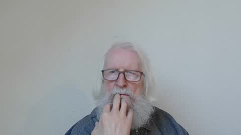 Snapshot of onanister chatting on 11/29/25, 09:23 Somewhere over the rainbow online show from 11/29/25, 09:23