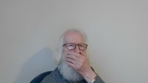 Snapshot of onanister chatting on 12/16/25, 08:30 Somewhere over the rainbow online show from 12/16/25, 08:30