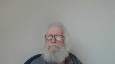 Snapshot of onanister chatting on 12/19/25, 08:21 Somewhere over the rainbow online show from 12/19/25, 08:21