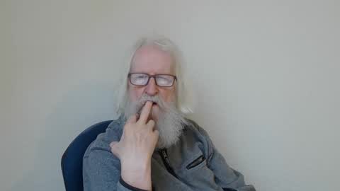 Snapshot of onanister chatting on 01/12/26, 07:57 Somewhere over the rainbow online show from 01/12/26, 07:57