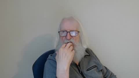 Snapshot of onanister chatting on 02/06/26, 08:18 Somewhere over the rainbow online show from 02/06/26, 08:18