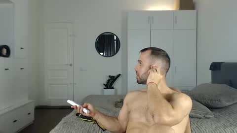 onebestlover online show from 10/16/25, 07:42