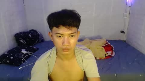 Snapshot of onebigloadxxx chatting on 11/20/25, 11:21 Wyn Will serve you and be your slave online show from 11/20/25, 11:21