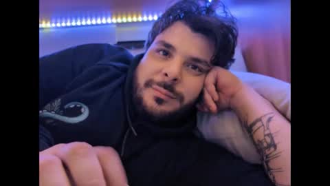 Snapshot of onecrew1 chatting on 10/03/25, 01:52 onecrew1 online show from 10/03/25, 01:52