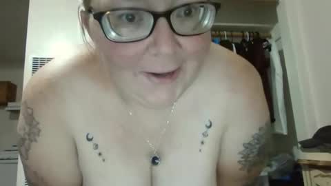 Snapshot of onedaffodil84 chatting on 12/31/24, 07:10 Pixie online show from 12/31/24, 07:10