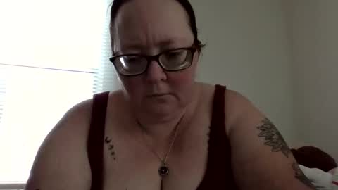 Snapshot of onedaffodil84 chatting on 02/08/25, 04:25 Pixie online show from 02/08/25, 04:25