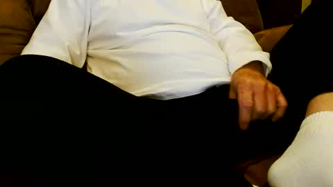 Snapshot of onehanglow chatting on 11/27/25, 02:57 Butch online show from 11/27/25, 02:57