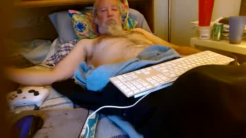 Snapshot of onemattu chatting on 12/16/25, 07:24 Mattu online show from 12/16/25, 07:24