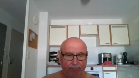 Snapshot of onemoretimebis chatting on 07/28/26, 11:28 Onemoretimebis online show from 07/28/26, 11:28