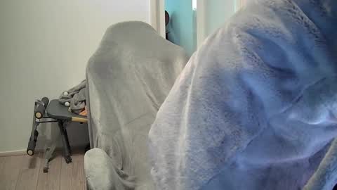 onesieboyx online show from 12/05/25, 12:14