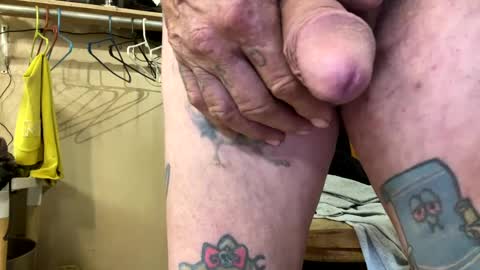 onesmallweenie online show from 02/21/25, 03:56