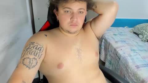 Snapshot of onewhiteboichub chatting on 11/25/25, 06:19 Andres INDEPENDENT MODEL online show from 11/25/25, 06:19