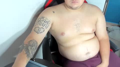 Snapshot of onewhiteboichub chatting on 11/28/25, 04:31 Andres INDEPENDENT MODEL online show from 11/28/25, 04:31