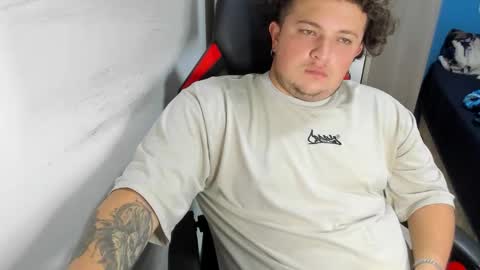 Snapshot of onewhiteboichub chatting on 12/02/25, 04:29 Andres INDEPENDENT MODEL online show from 12/02/25, 04:29