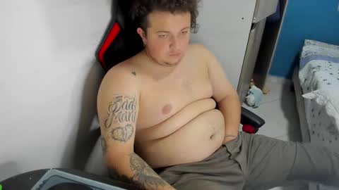 Snapshot of onewhiteboichub chatting on 12/20/25, 03:02 Andres INDEPENDENT MODEL online show from 12/20/25, 03:02