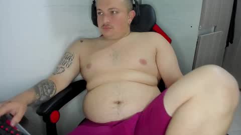 Snapshot of onewhiteboichub chatting on 03/20/26, 01:54 Andres INDEPENDENT MODEL online show from 03/20/26, 01:54