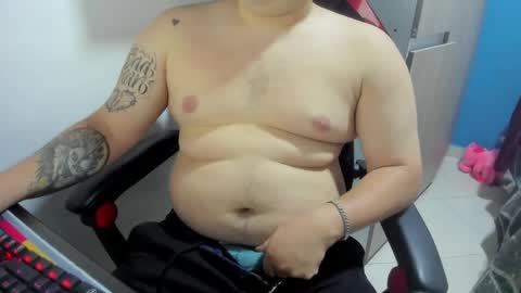 Snapshot of onewhiteboichub chatting on 04/19/26, 12:33 Andres INDEPENDENT MODEL online show from 04/19/26, 12:33