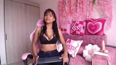 Snapshot of onix_ebony chatting on 02/23/26, 01:08 onix_ebony online show from 02/23/26, 01:08