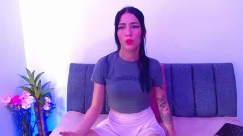 Snapshot of onlily chatting on 02/17/26, 07:42 onlily online show from 02/17/26, 07:42