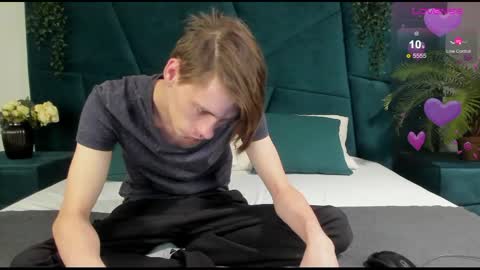 Snapshot of only_eric chatting on 02/14/25, 07:23 Erick  online show from 02/14/25, 07:23