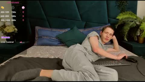 Snapshot of only_eric chatting on 02/21/25, 01:33 Erick  online show from 02/21/25, 01:33