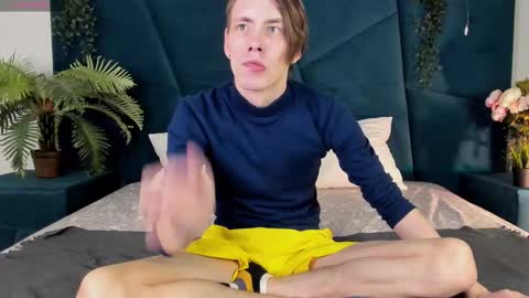 Snapshot of only_eric chatting on 03/09/25, 04:22 Erick  online show from 03/09/25, 04:22