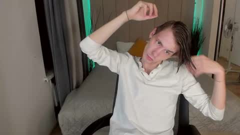 Snapshot of only_eric chatting on 03/12/25, 06:44 Erick  online show from 03/12/25, 06:44