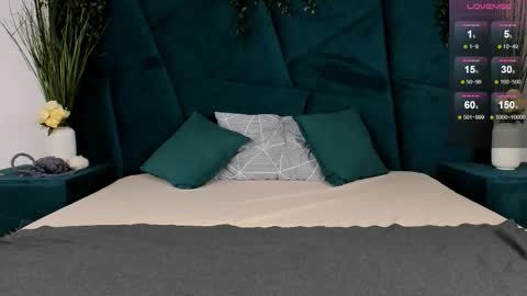 Snapshot of only_eric chatting on 09/17/25, 06:37 Erick  online show from 09/17/25, 06:37