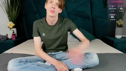 Snapshot of only_eric chatting on 09/19/25, 07:43 Erick  online show from 09/19/25, 07:43