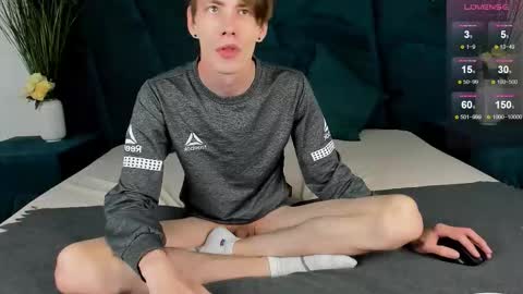 Snapshot of only_eric chatting on 09/26/25, 07:45 Erick  online show from 09/26/25, 07:45