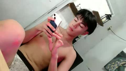 Snapshot of only_mau chatting on 03/25/26, 12:11 MAU online show from 03/25/26, 12:11