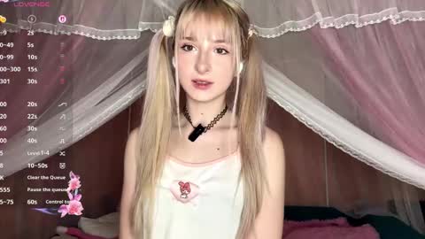 Snapshot of onlyeva1 chatting on 04/05/26, 08:11 Eva online show from 04/05/26, 08:11