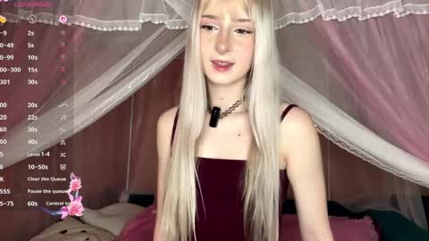 Snapshot of onlyeva1 chatting on 04/06/26, 08:26 Eva online show from 04/06/26, 08:26
