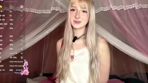 Snapshot of onlyeva1 chatting on 04/08/26, 08:03 Eva online show from 04/08/26, 08:03