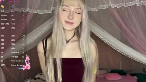 Snapshot of onlyeva1 chatting on 04/20/26, 07:55 Eva online show from 04/20/26, 07:55