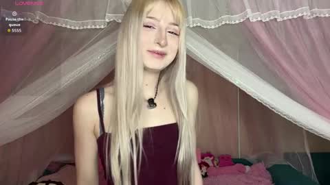 Snapshot of onlyeva1 chatting on 05/01/26, 08:19 Eva online show from 05/01/26, 08:19