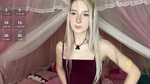 Snapshot of onlyeva1 chatting on 05/04/26, 08:10 Eva online show from 05/04/26, 08:10