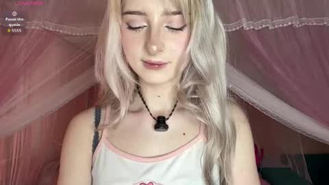 Snapshot of onlyeva1 chatting on 05/05/26, 07:27 Eva online show from 05/05/26, 07:27