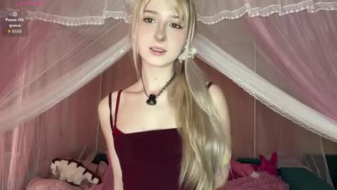 Snapshot of onlyeva1 chatting on 05/07/26, 08:31 Eva online show from 05/07/26, 08:31